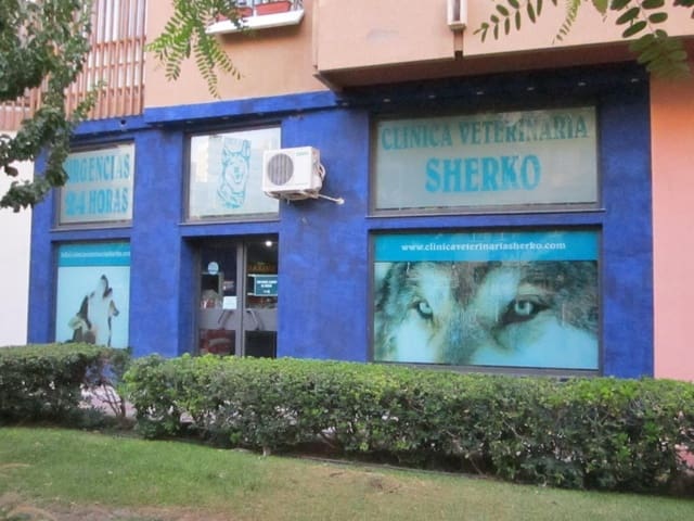 Erhverv til salg i Torremolinos med swimmingpool - € 225.000 (Ref: 9085430)