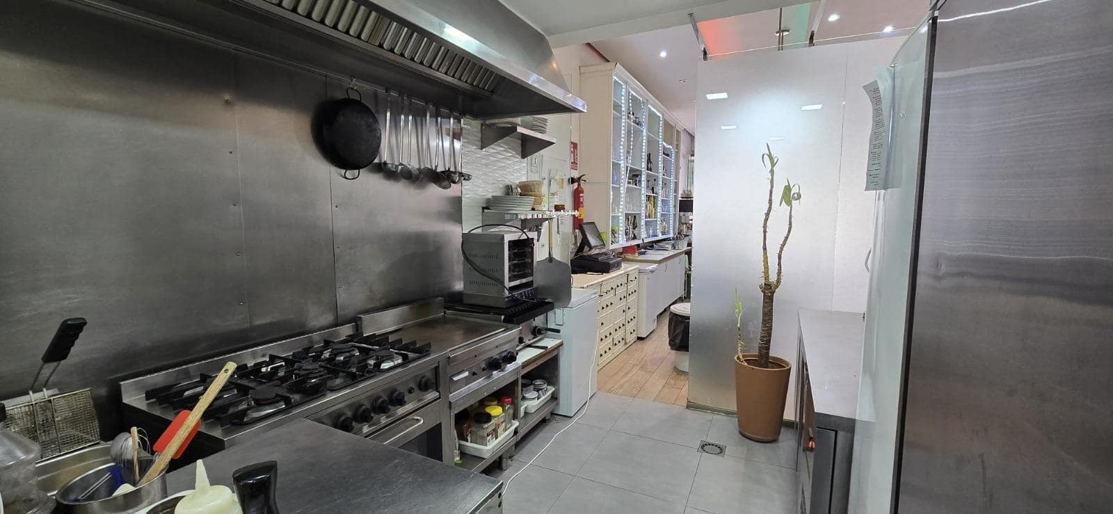 Kaupallinen myytävänä paikassa Torremolinos - 890 000 € (Ref: 9104787)