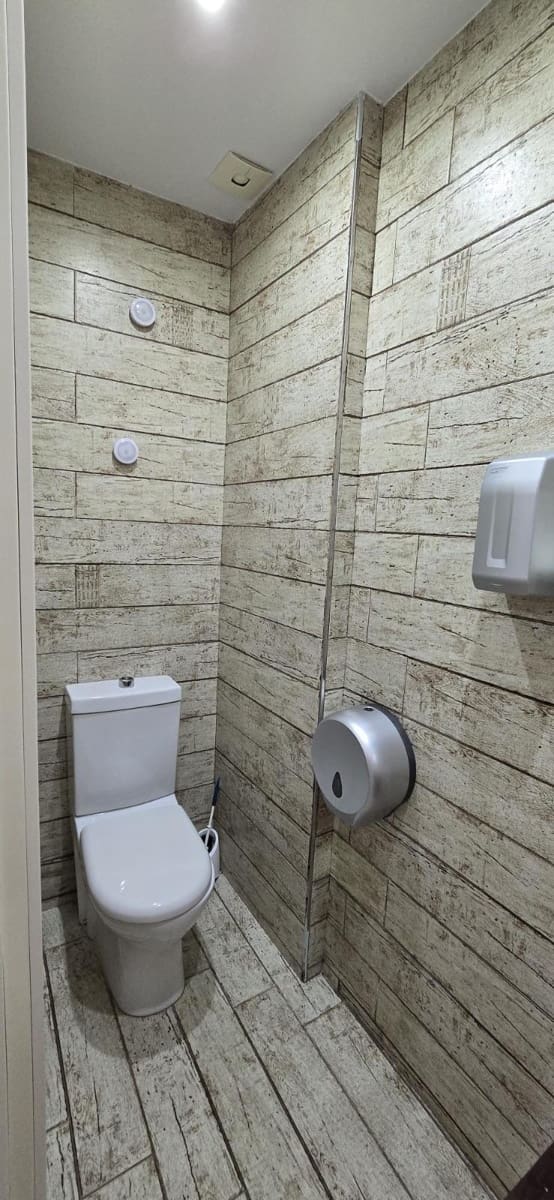 Kaupallinen myytävänä paikassa Torremolinos - 890 000 € (Ref: 9104787)