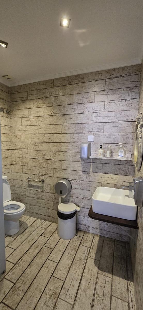 Kaupallinen myytävänä paikassa Torremolinos - 890 000 € (Ref: 9104787)