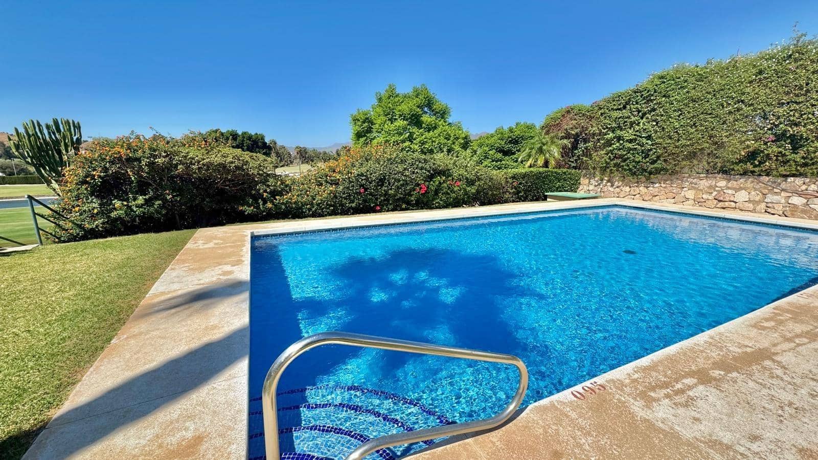 2 soverom Rekkehus til salgs i Mijas Golf med svømmebasseng garasje - € 479 000 (Ref: 9228740)