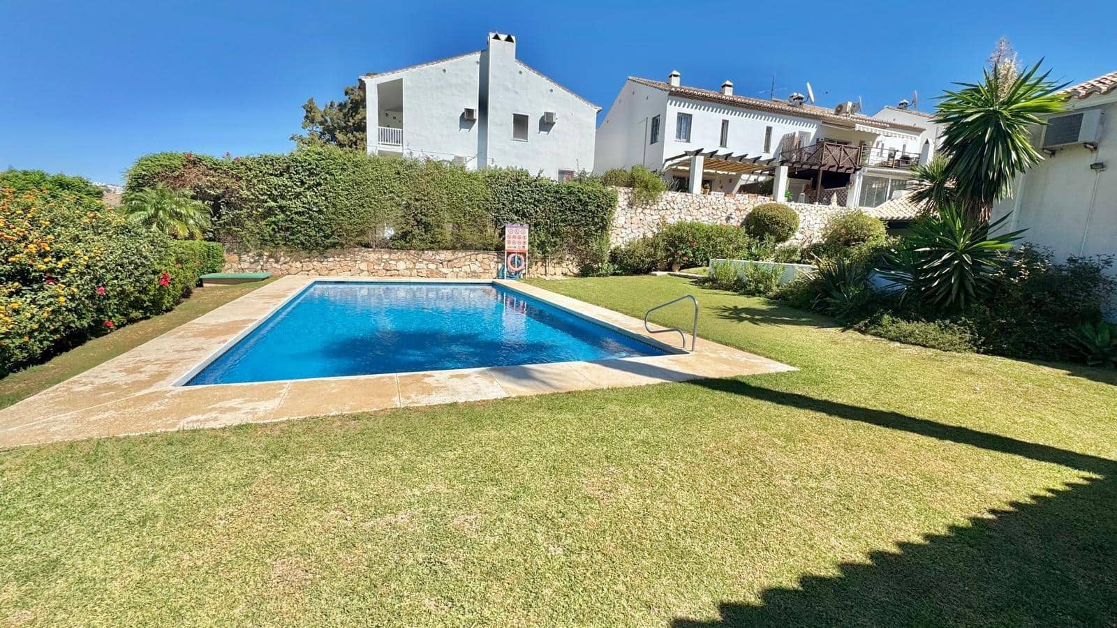 2 soverom Rekkehus til salgs i Mijas Golf med svømmebasseng garasje - € 479 000 (Ref: 9228740)