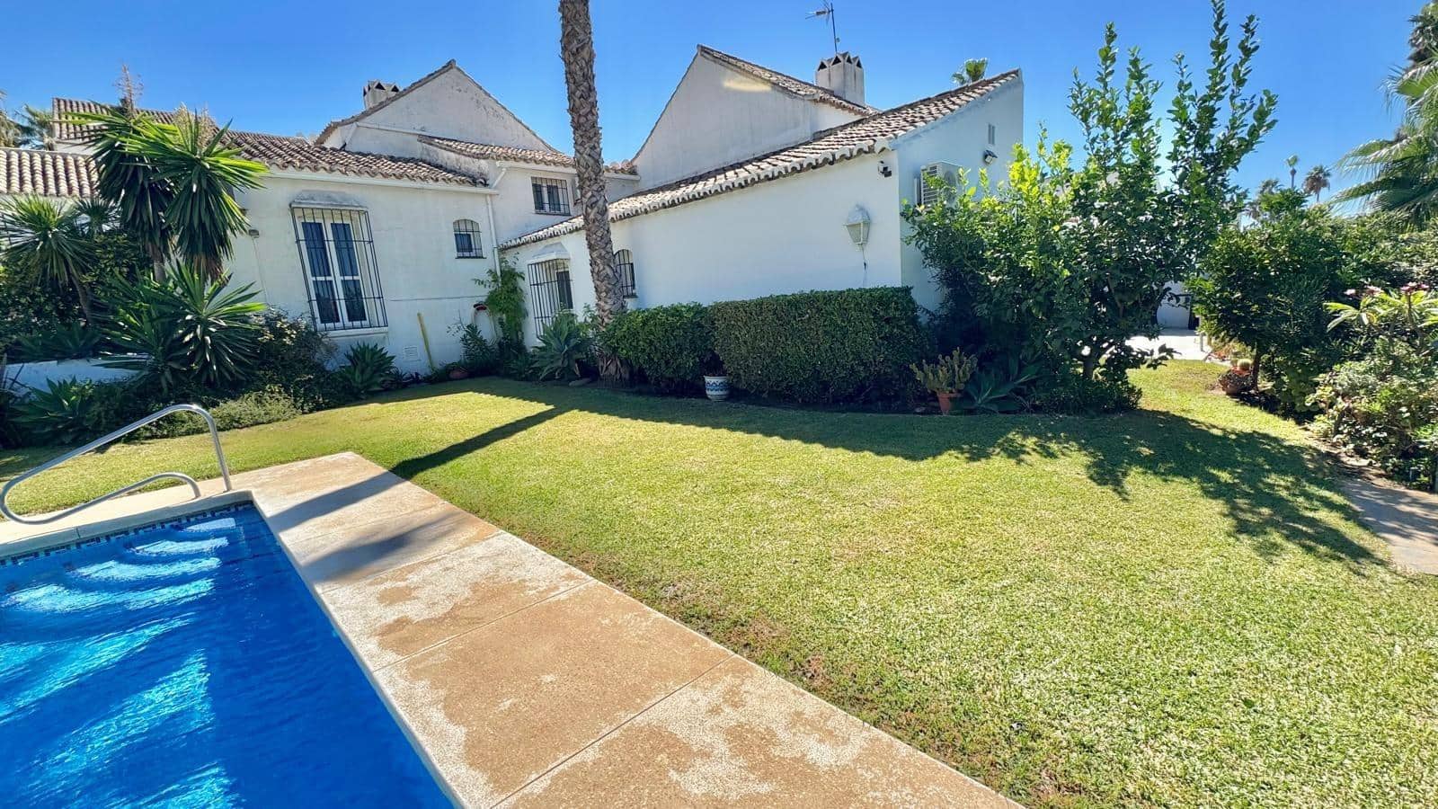 2 soverom Rekkehus til salgs i Mijas Golf med svømmebasseng garasje - € 479 000 (Ref: 9228740)