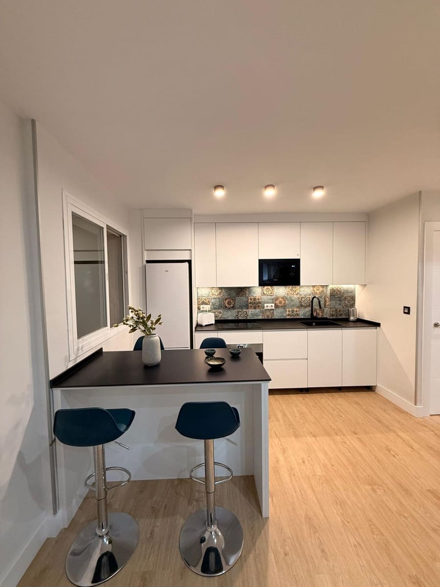 Apartamento de 2 habitaciones en Torremolinos en venta - 299.000 € (Ref: 9232779)