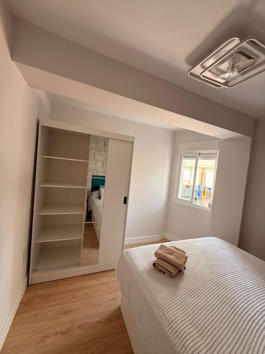 Apartamento de 2 habitaciones en Torremolinos en venta - 299.000 € (Ref: 9232779)