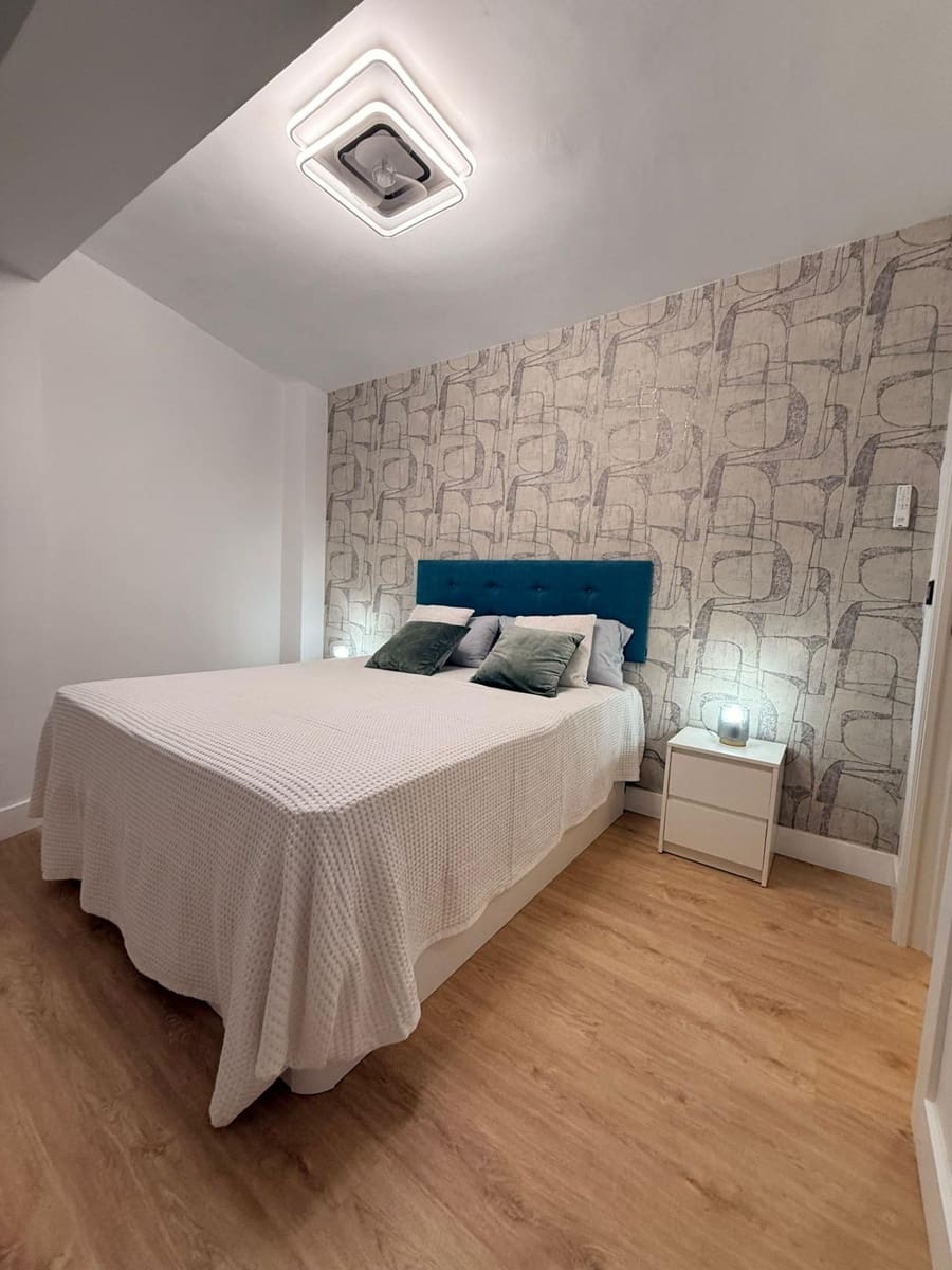 Apartamento de 2 habitaciones en Torremolinos en venta - 299.000 € (Ref: 9232779)