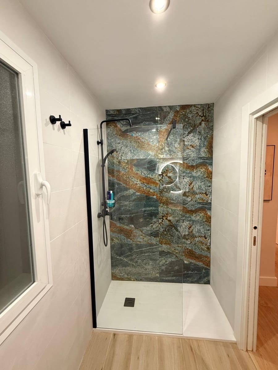 Apartamento de 2 habitaciones en Torremolinos en venta - 299.000 € (Ref: 9232779)