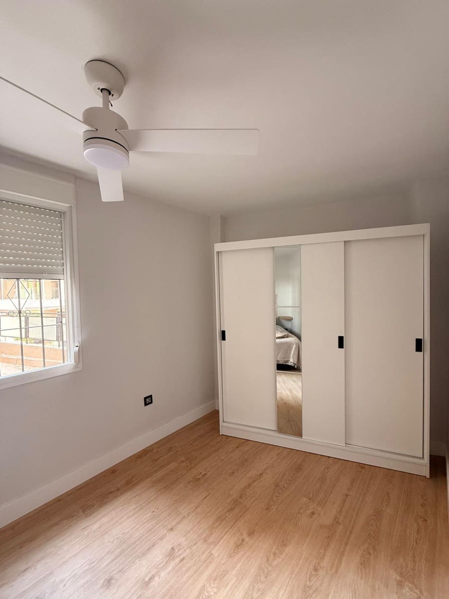 Apartamento de 2 habitaciones en Torremolinos en venta - 299.000 € (Ref: 9232779)