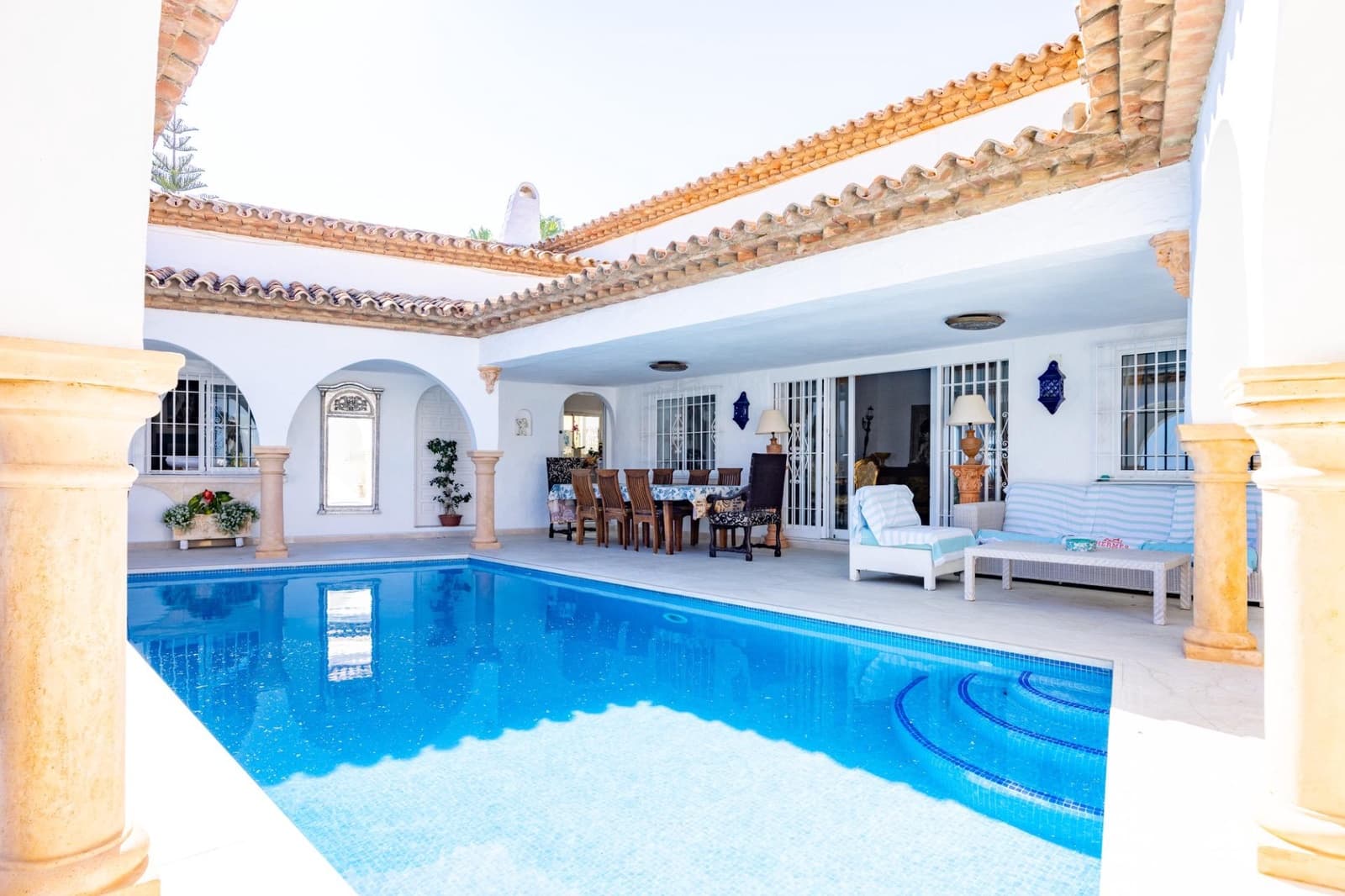 6 sypialnia Willa do wynajęcia w Marbella z basenem garażem - 30 000 € (Ref: 9236751)