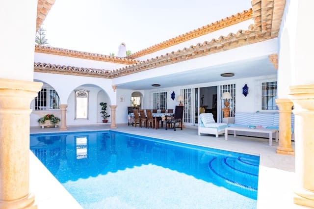 6 sypialnia Willa do wynajęcia w Marbella z basenem garażem - 30 000 € (Ref: 9236751)