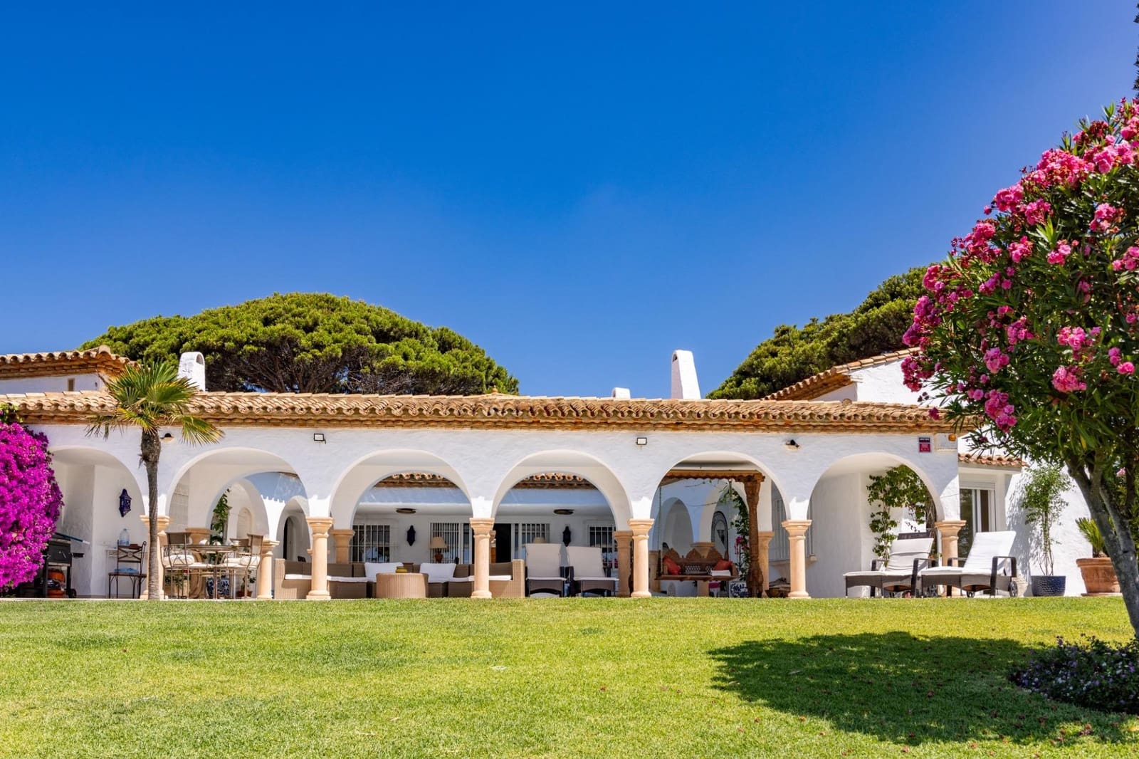 6 sypialnia Willa do wynajęcia w Marbella z basenem garażem - 30 000 € (Ref: 9236751)