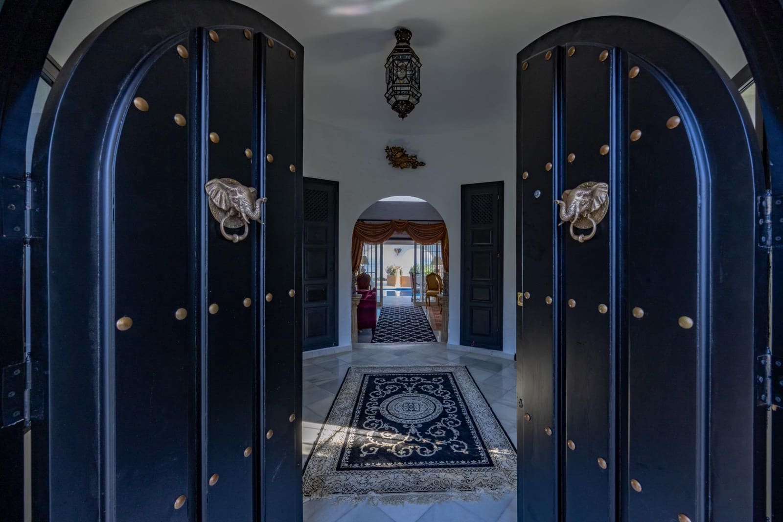 6 sypialnia Willa do wynajęcia w Marbella z basenem garażem - 30 000 € (Ref: 9236751)