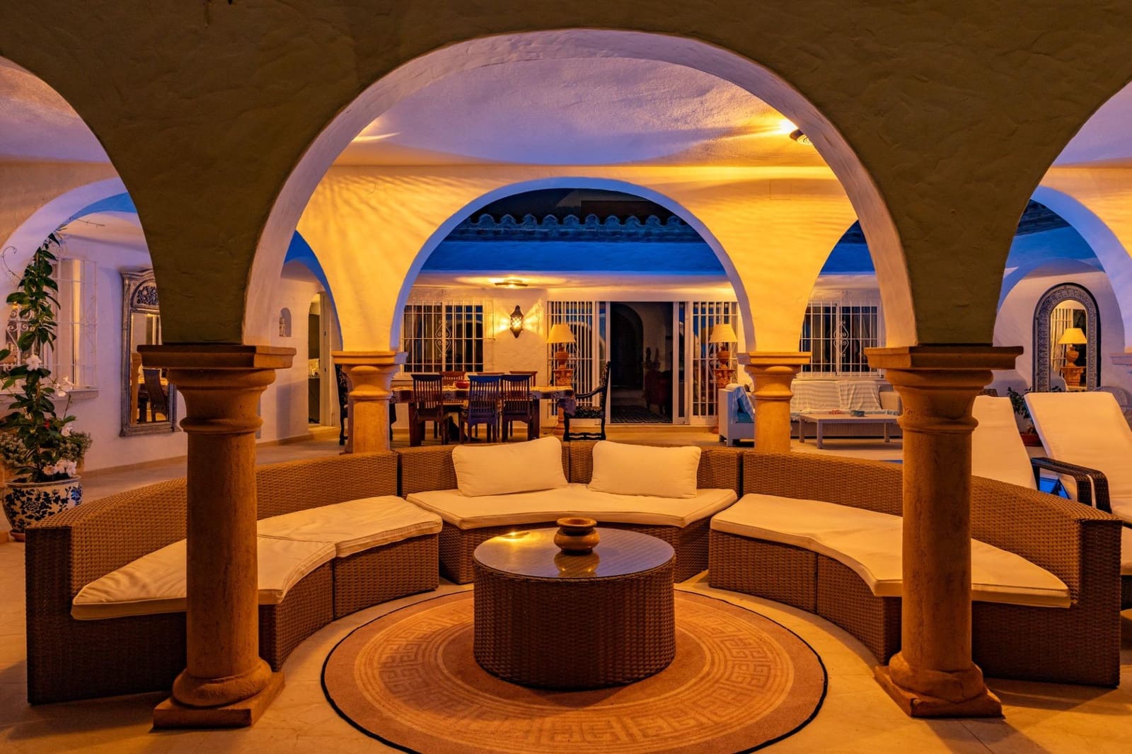 6 sypialnia Willa do wynajęcia w Marbella z basenem garażem - 30 000 € (Ref: 9236751)