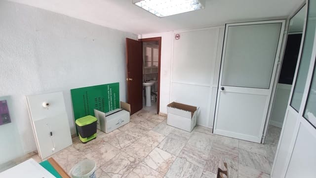 Kaupallinen vuokrattavana paikassa Torremolinos - 500 € (Ref: 9311080)