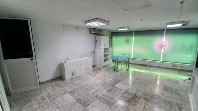 Kaupallinen vuokrattavana paikassa Torremolinos - 500 € (Ref: 9311080)