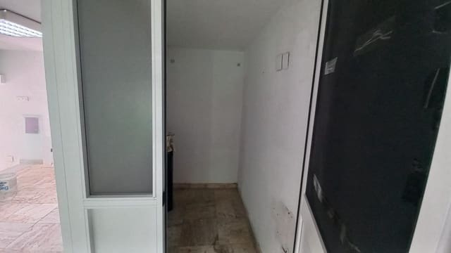 Kaupallinen vuokrattavana paikassa Torremolinos - 500 € (Ref: 9311080)