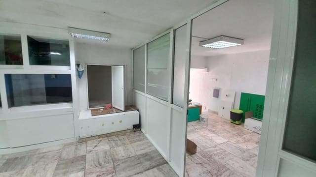 Kaupallinen vuokrattavana paikassa Torremolinos - 500 € (Ref: 9311080)