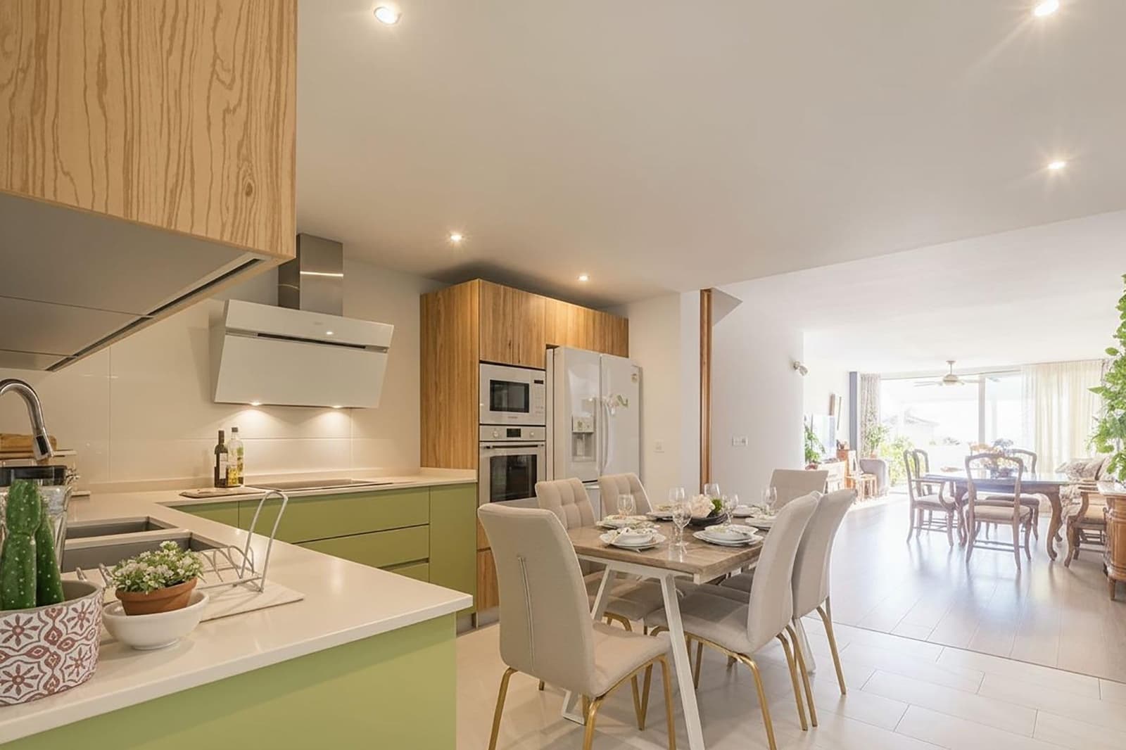 4 soveværelse Rækkehus til salg i Benalmadena Costa med swimmingpool garage - € 599.000 (Ref: 9382726)