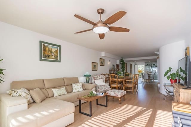 4 soveværelse Rækkehus til salg i Benalmadena Costa, Benalmádena med swimmingpool garage - € 599.000 (Ref: 9382726)