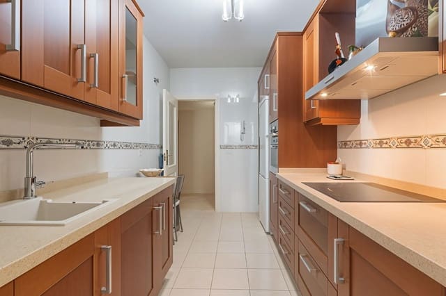 Piso de 3 habitaciones en Benalmádena en venta con garaje - 369.900 € (Ref: 9382728)