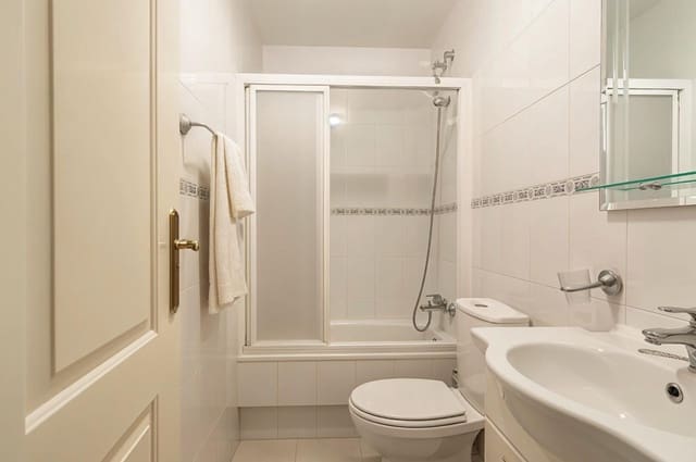 Piso de 3 habitaciones en Benalmádena en venta con garaje - 369.900 € (Ref: 9382728)