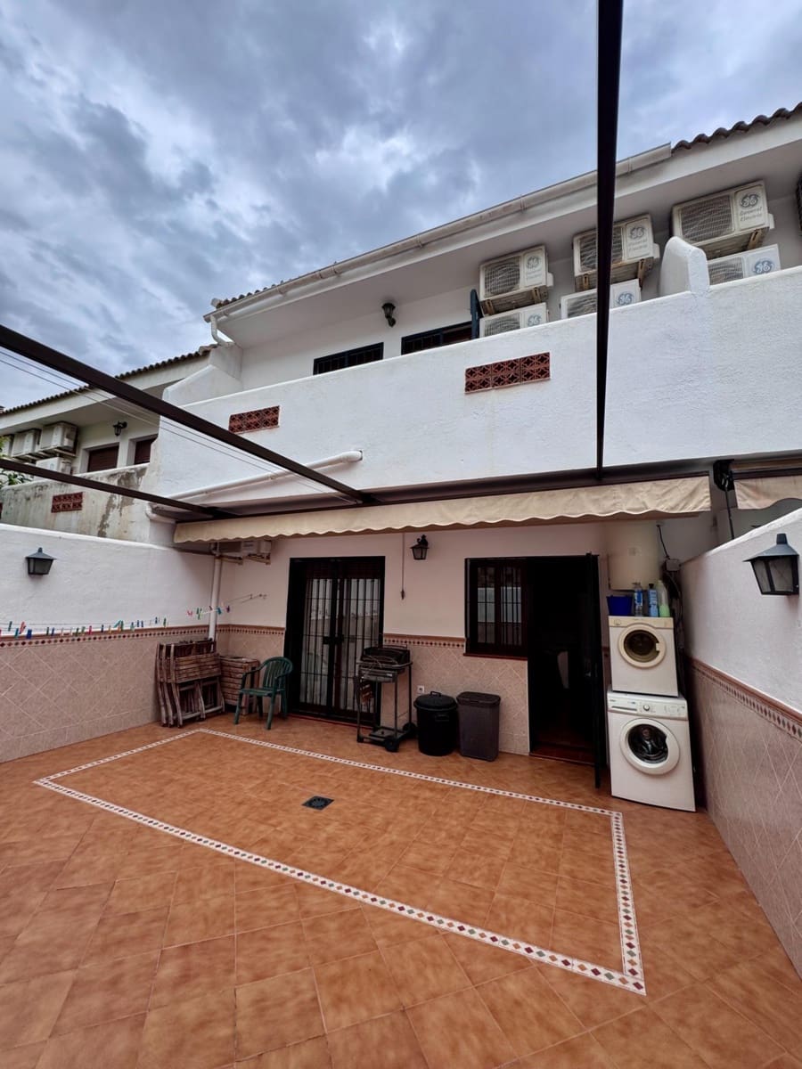 4 soverom Rekkehus til salgs i Benalmadena med garasje - € 410 000 (Ref: 9388130)