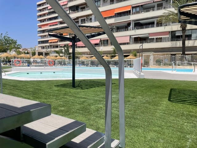 2 makuuhuone Asunto myytävänä paikassa Torremolinos mukana uima-altaan - 335 000 € (Ref: 9391971)