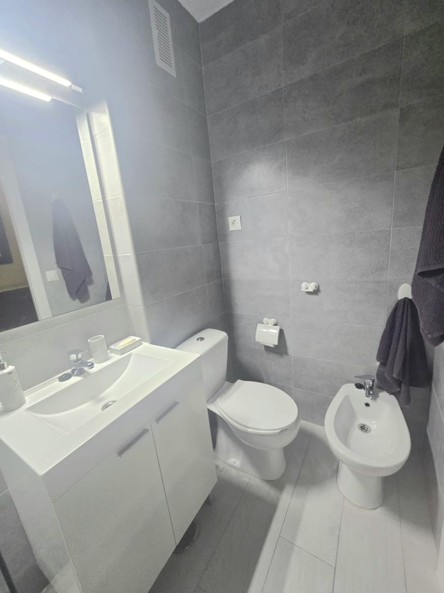 3 bedroom Flat for sale in Torremolinos - € 210,000 (Ref: 9396223)