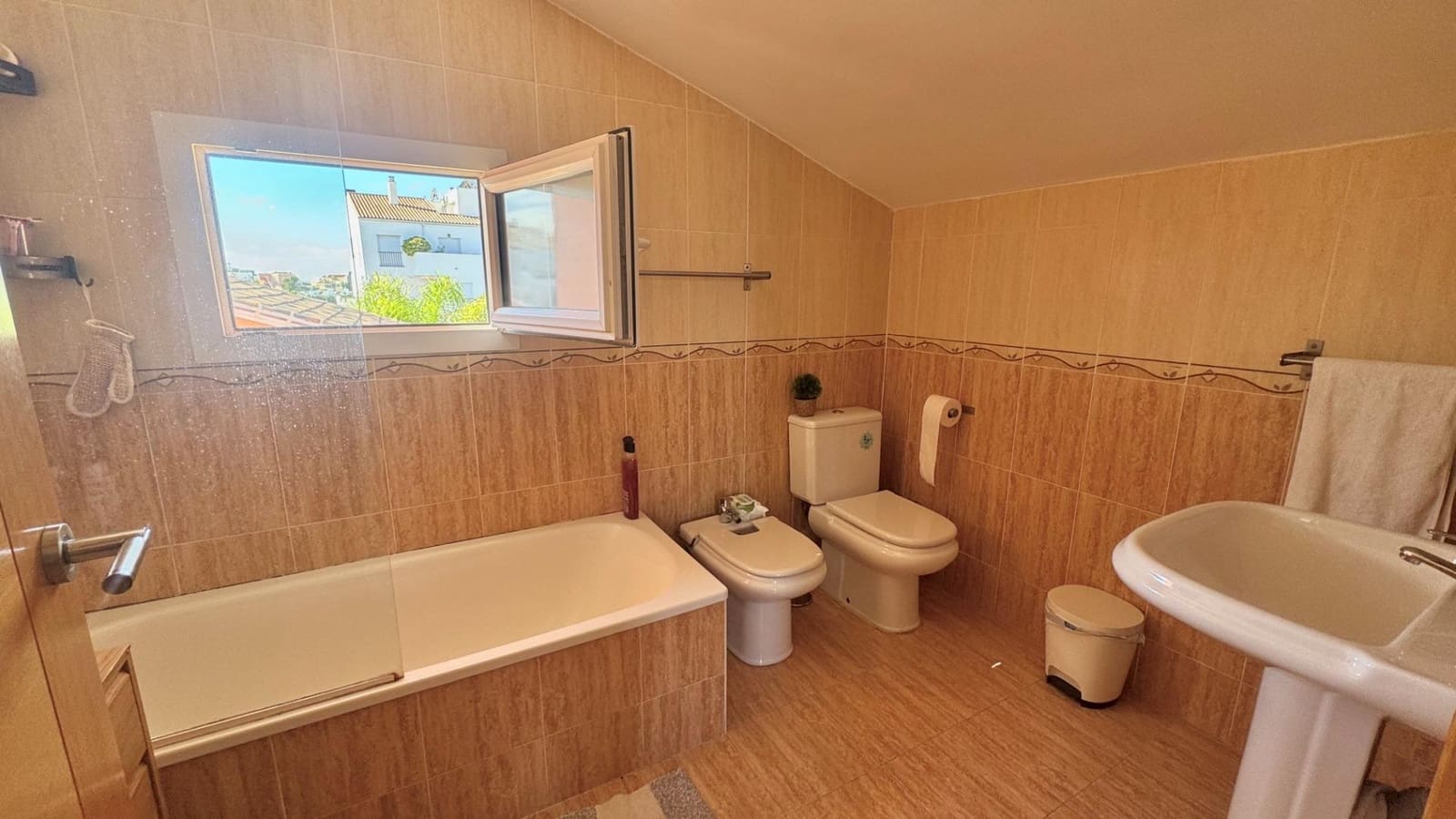 4 soveværelse Villa til salg i Torrequebrada med garage - € 830.000 (Ref: 9398667)