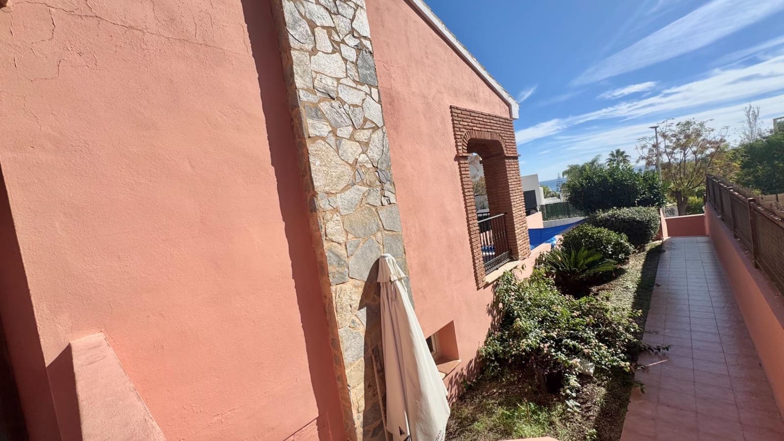 4 soveværelse Villa til salg i Torrequebrada med garage - € 830.000 (Ref: 9398667)