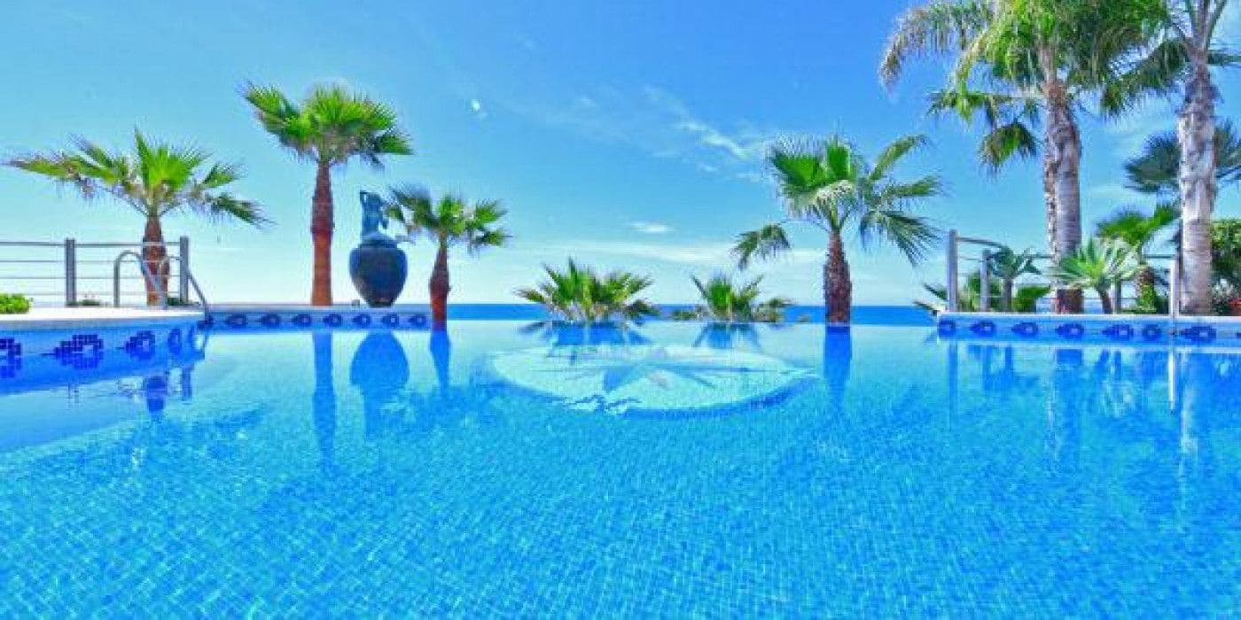 2 sovrum Lägenhet till salu i Torrequebrada med garage - 2 900 000 € (Ref: 9406616)