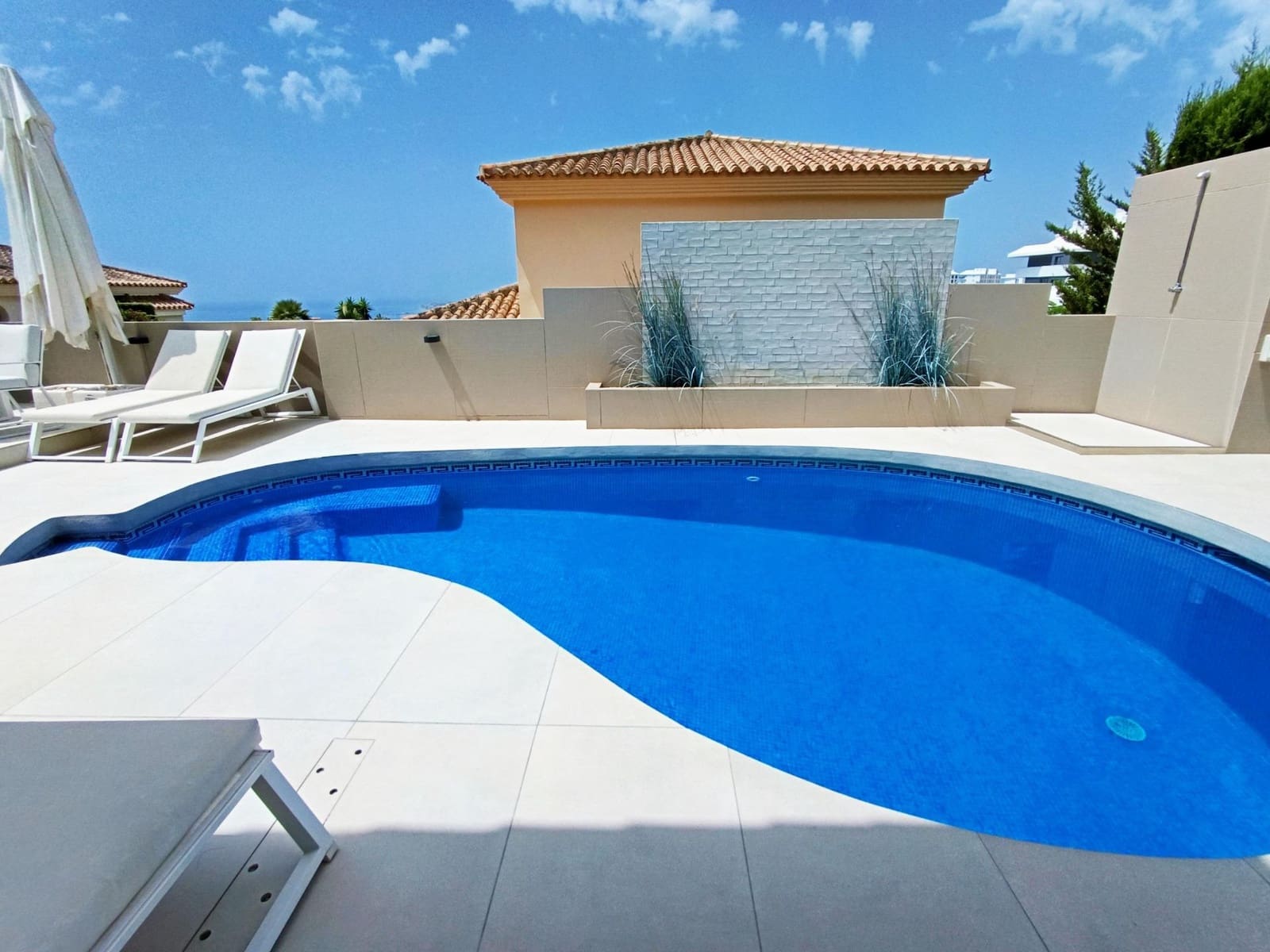 4 bedroom Villa for sale in Benalmadena with pool garage - € 1,395,000 (Ref: 9422292)