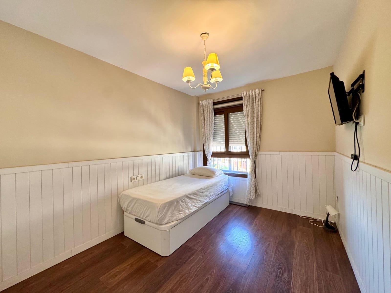 3 bedroom Flat for sale in Malaga city with pool - € 549,900 (Ref: 9440226)