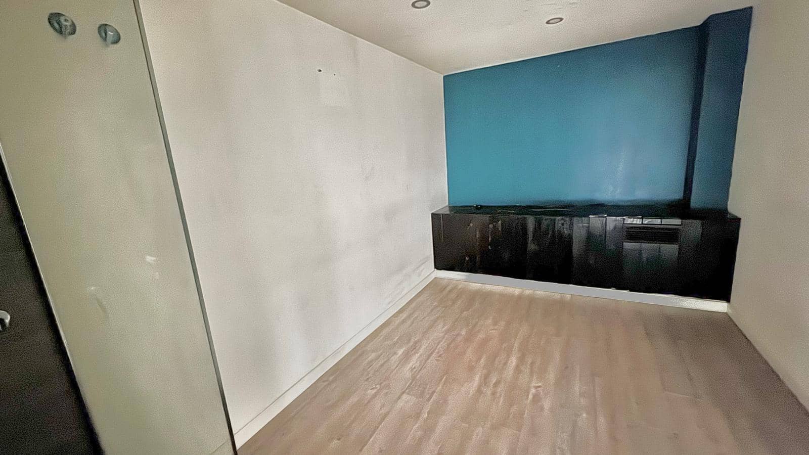 Local Commercial de 4 chambres à louer à Malaga ville - 1 500 € (Ref: 9446612)