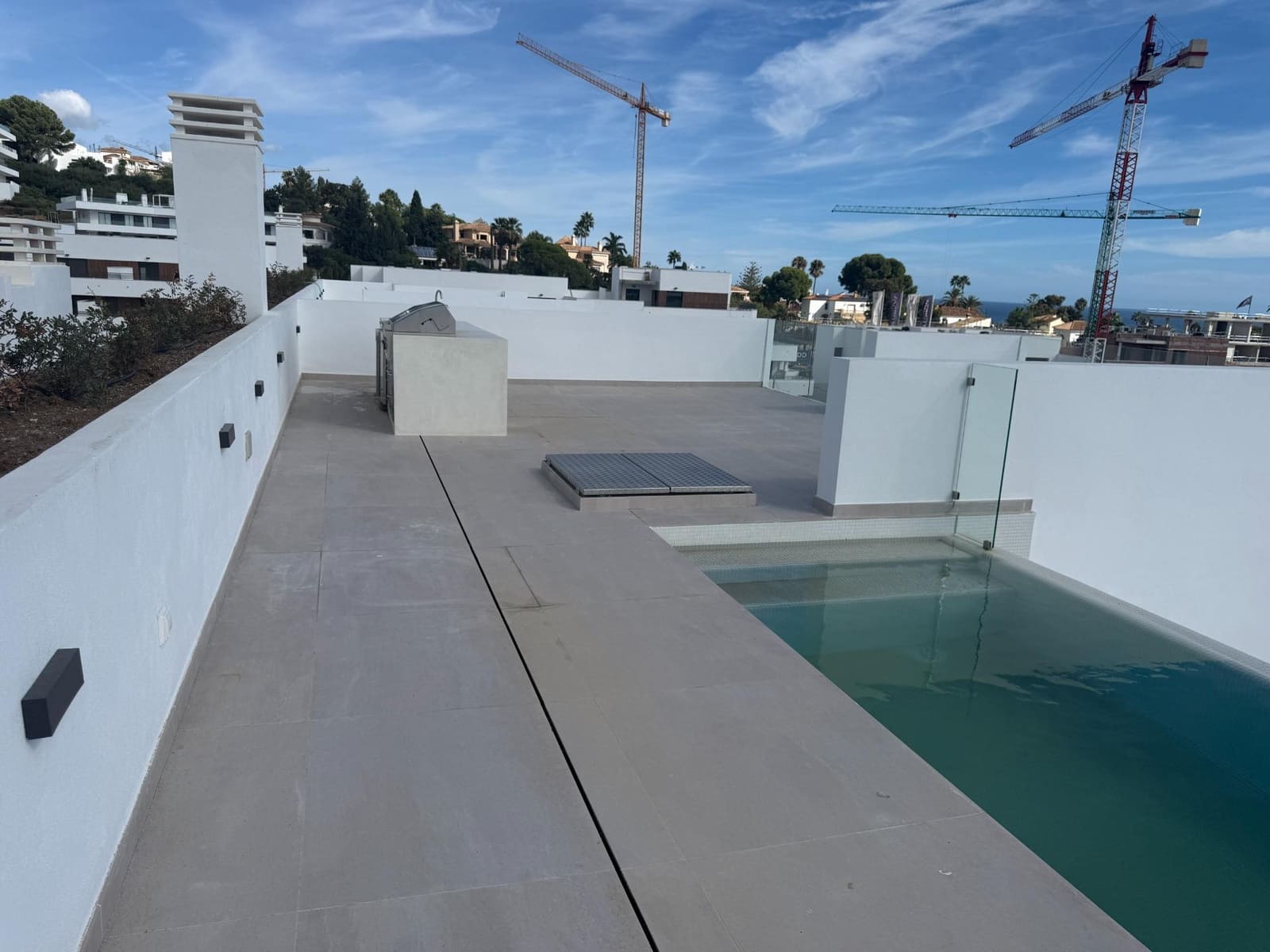 2 quarto Penthouse para venda em Estepona com piscina garagem - 975 000 € (Ref: 9452841)