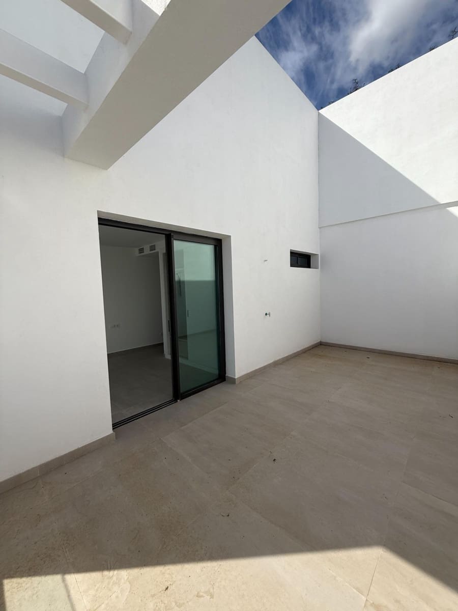 2 quarto Penthouse para venda em Estepona com piscina garagem - 975 000 € (Ref: 9452841)