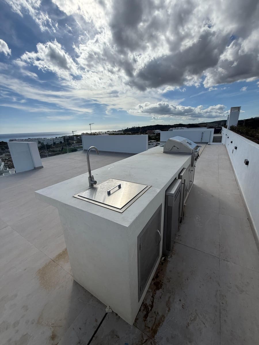 2 quarto Penthouse para venda em Estepona com piscina garagem - 975 000 € (Ref: 9452841)