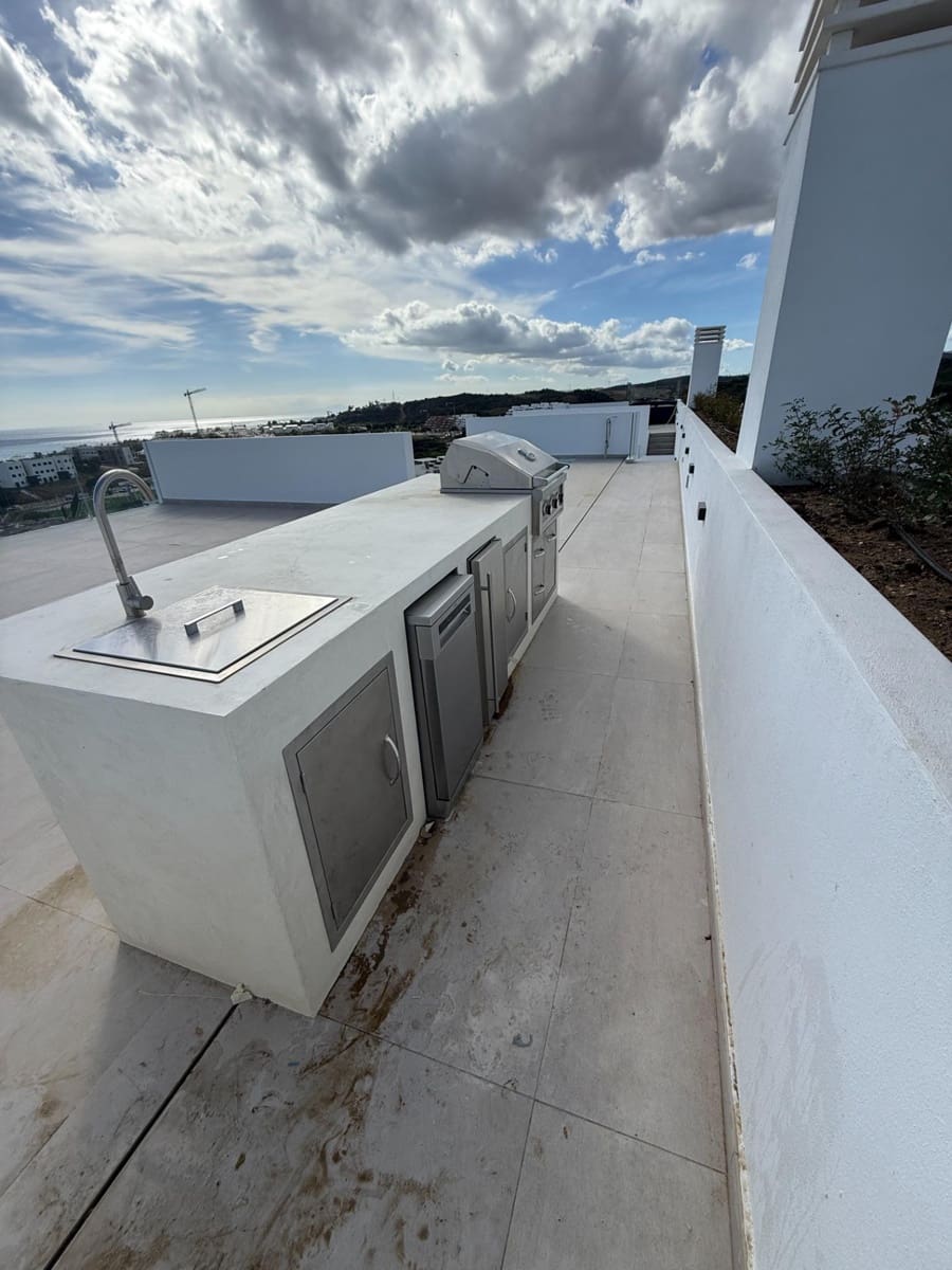 2 quarto Penthouse para venda em Estepona com piscina garagem - 975 000 € (Ref: 9452841)