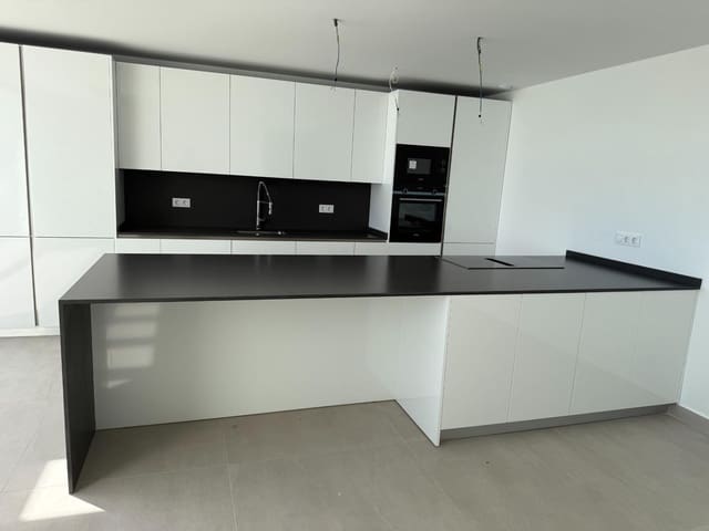 2 quarto Penthouse para venda em Estepona com piscina garagem - 975 000 € (Ref: 9452841)