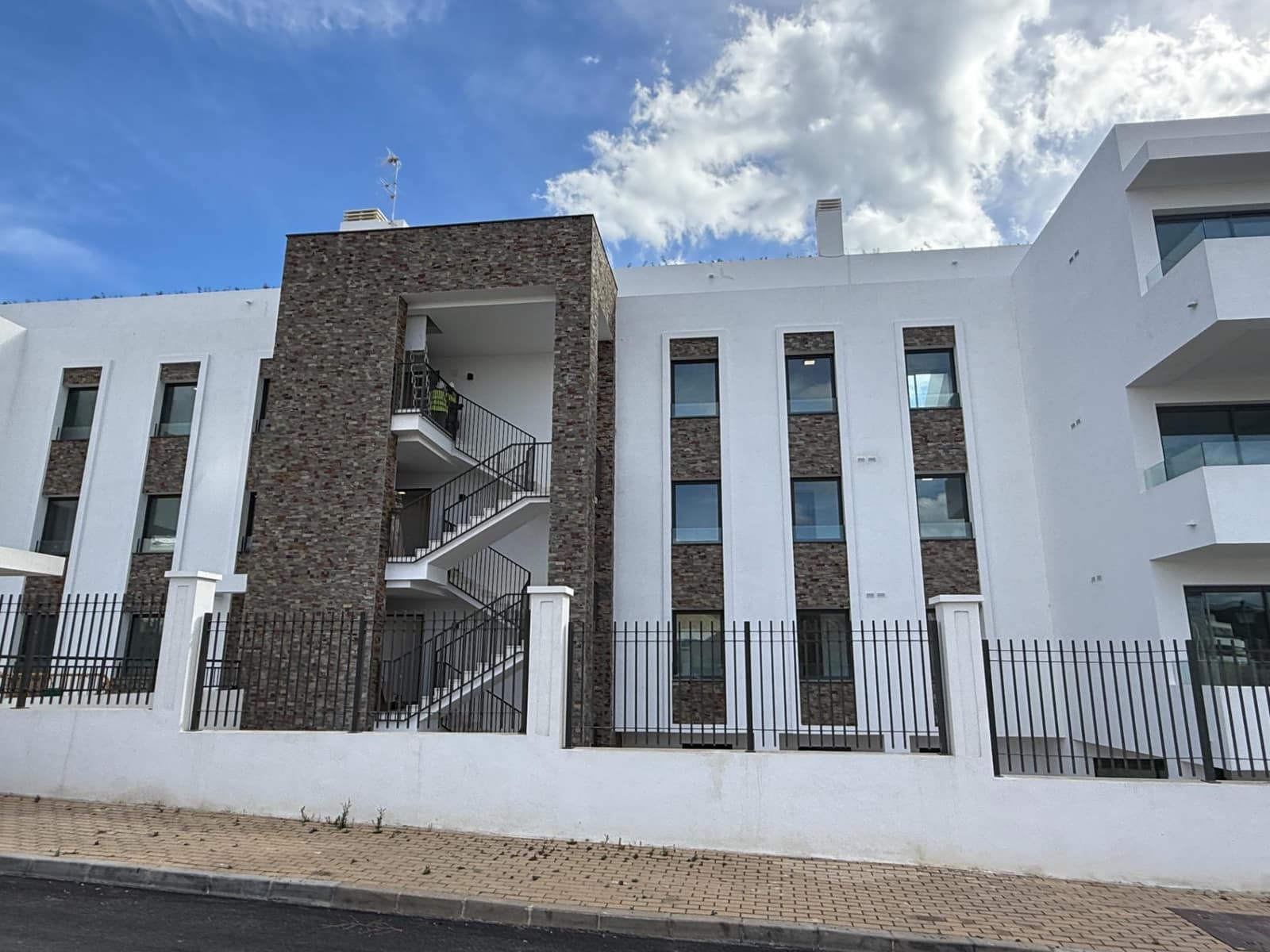 2 quarto Penthouse para venda em Estepona com piscina garagem - 975 000 € (Ref: 9452841)