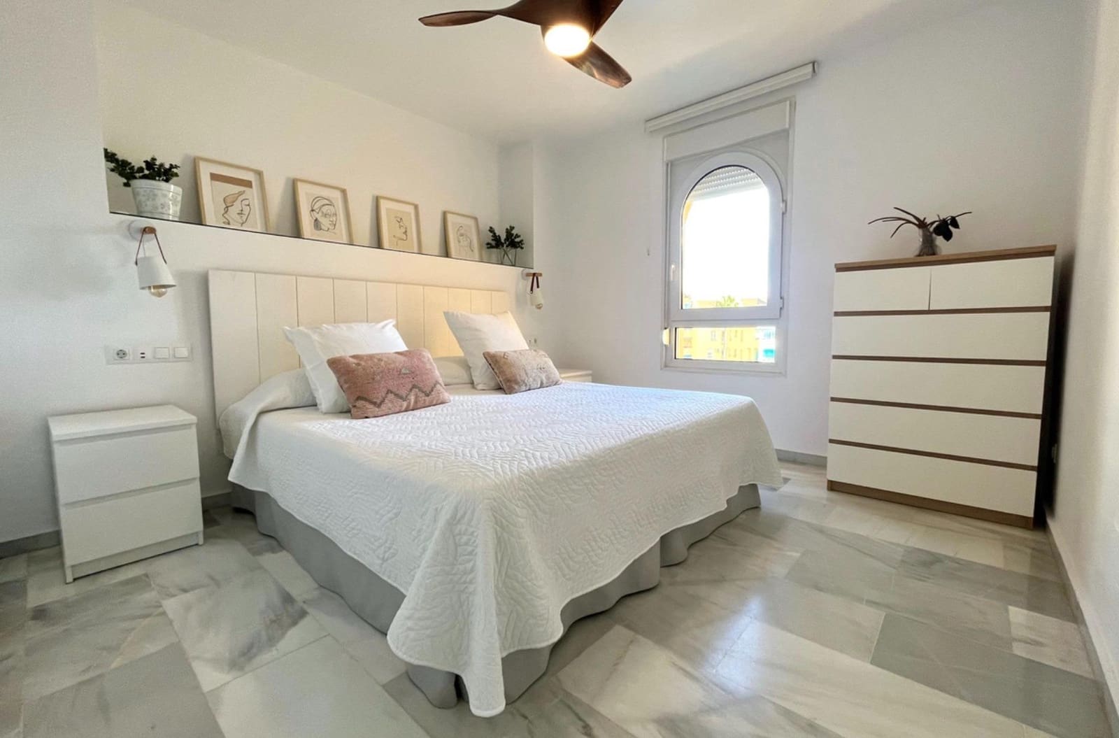 2 quarto Apartamento para arrendar em Torrequebrada com piscina garagem - 1 800 € (Ref: 9456492)