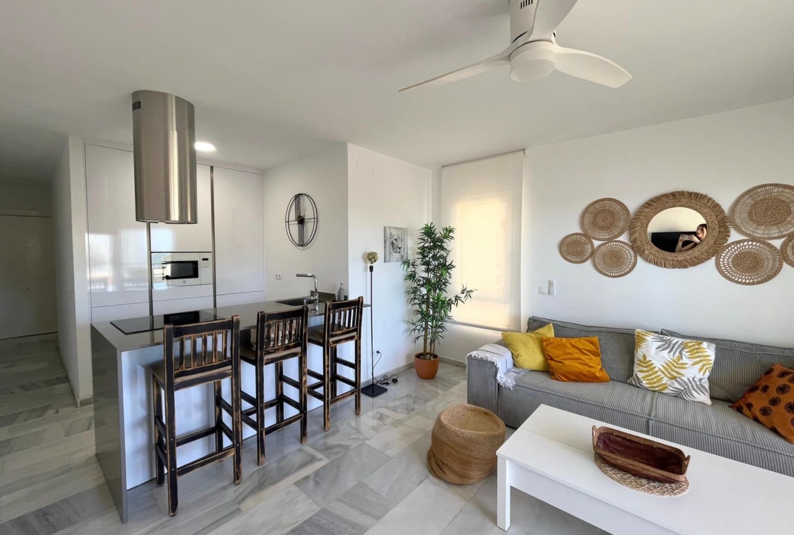 2 quarto Apartamento para arrendar em Torrequebrada com piscina garagem - 1 800 € (Ref: 9456492)