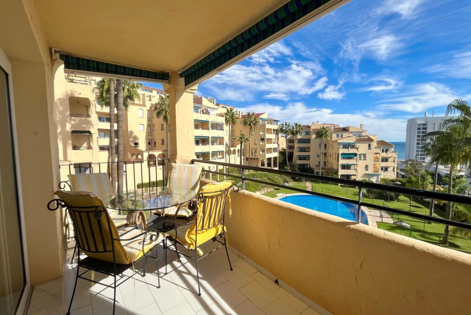 2 quarto Apartamento para arrendar em Torrequebrada com piscina garagem - 1 800 € (Ref: 9456492)