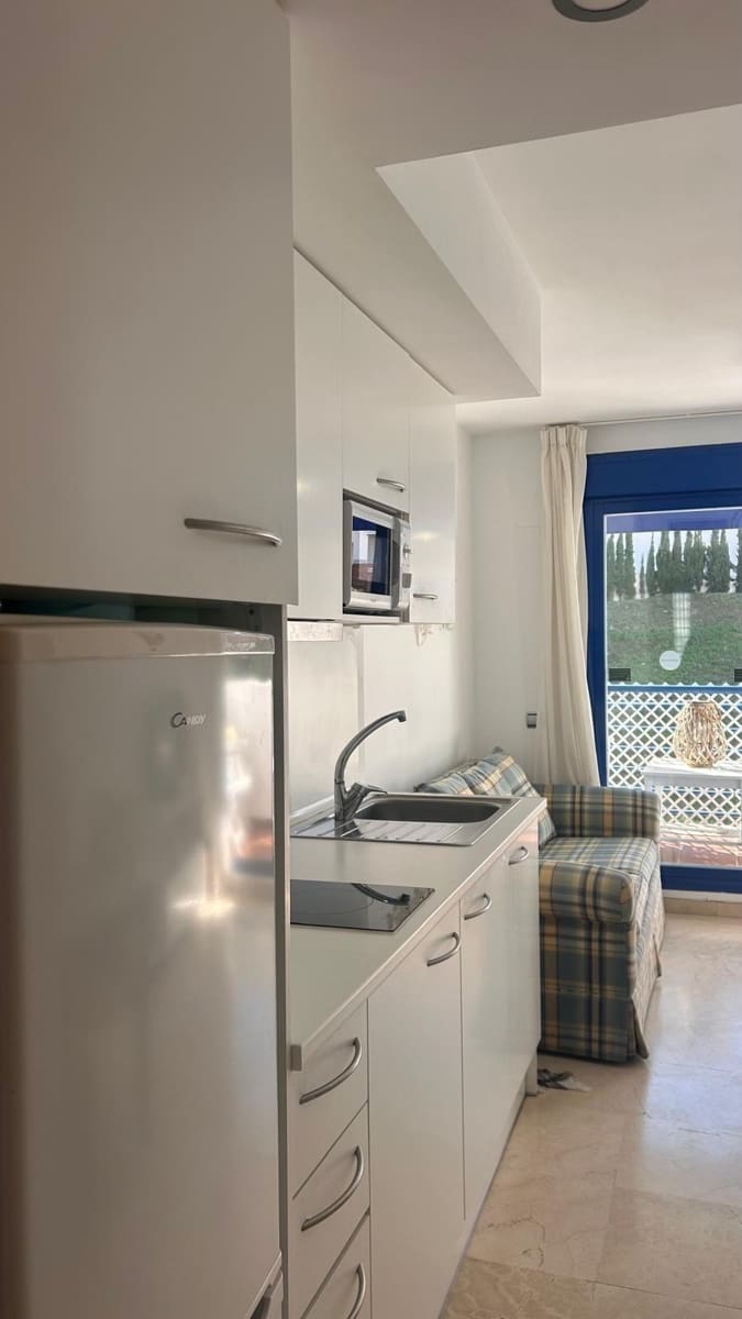 1 sypialnia Apartament na sprzedaż w Torrequebrada z basenem garażem - 245 000 € (Ref: 9476232)