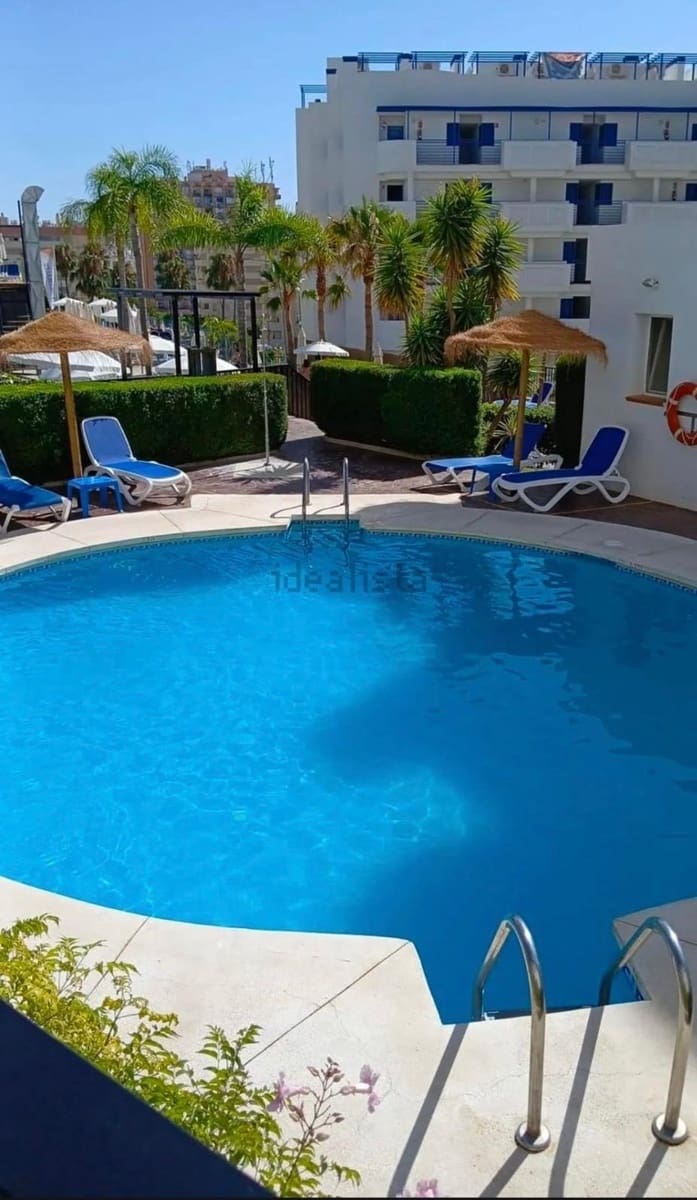 1 sypialnia Apartament na sprzedaż w Torrequebrada z basenem garażem - 245 000 € (Ref: 9476232)