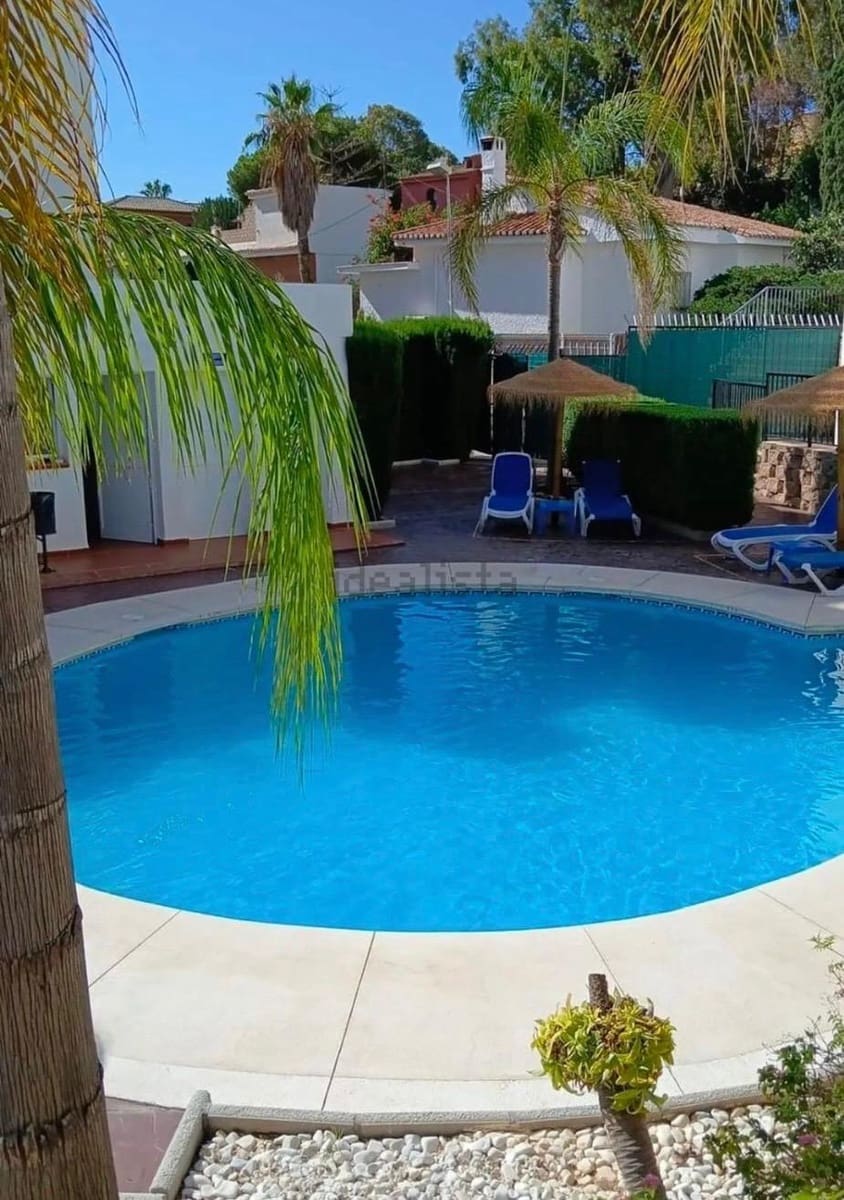 1 sypialnia Apartament na sprzedaż w Torrequebrada z basenem garażem - 245 000 € (Ref: 9476232)