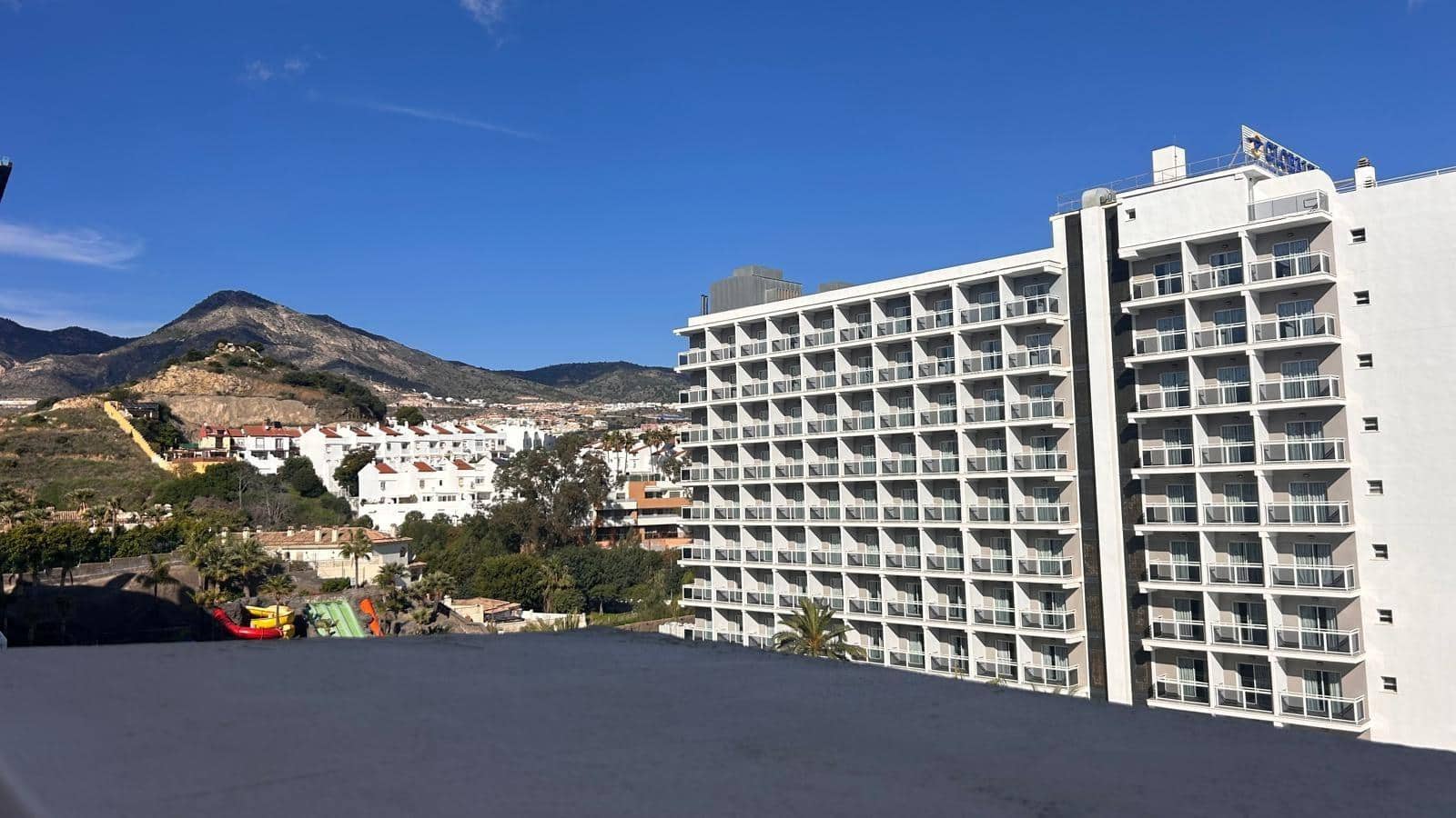 1 sypialnia Apartament na sprzedaż w Torrequebrada z basenem garażem - 245 000 € (Ref: 9476232)