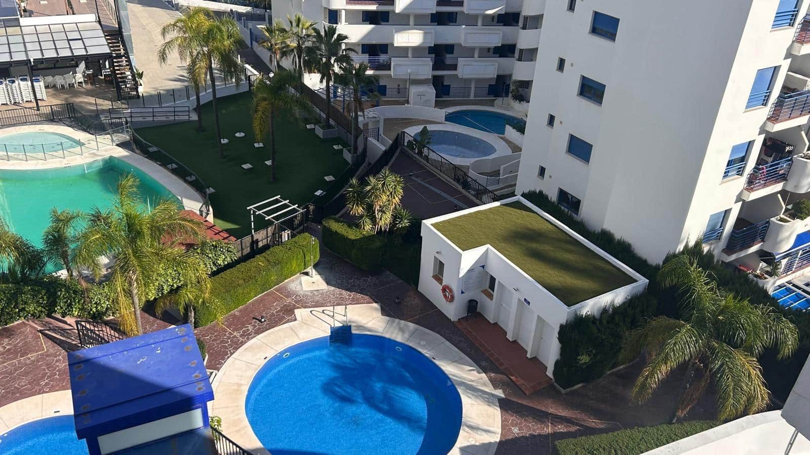 1 sypialnia Apartament na sprzedaż w Torrequebrada z basenem garażem - 245 000 € (Ref: 9476232)