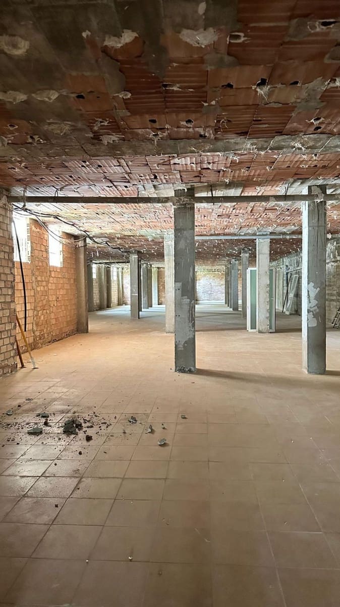 Kaupallinen myytävänä paikassa Arroyo de la Miel - 725 000 € (Ref: 9481289)