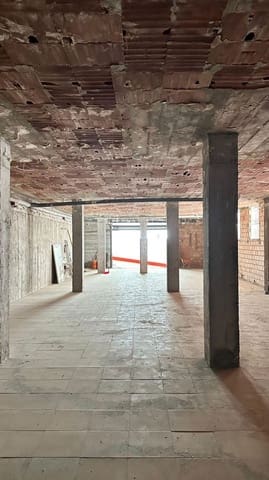 Kaupallinen myytävänä paikassa Arroyo de la Miel, Benalmádena - 725 000 € (Ref: 9481289)